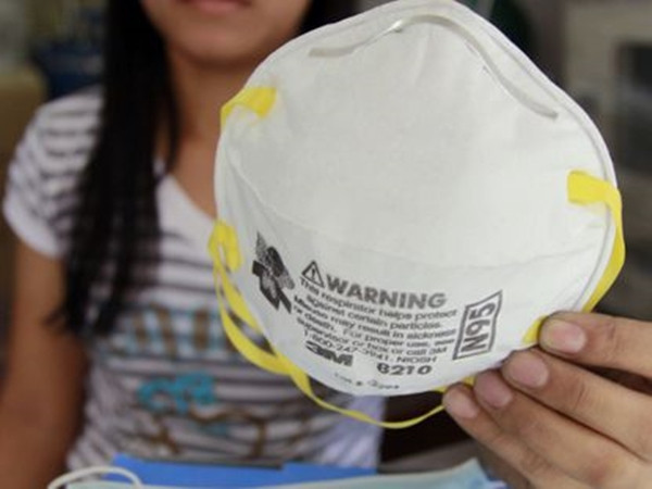 Ai cũng mua khẩu trang N95, gây ra tình trạng “cháy hàng” và đẩy giá sản phẩm lên quá cao.