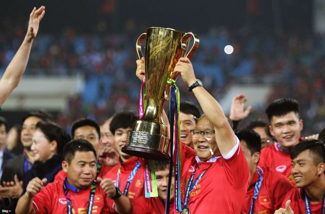 HLV Park Hang Seo cùng đội tuyển Việt Nam vô địch AFF Cup 2018.