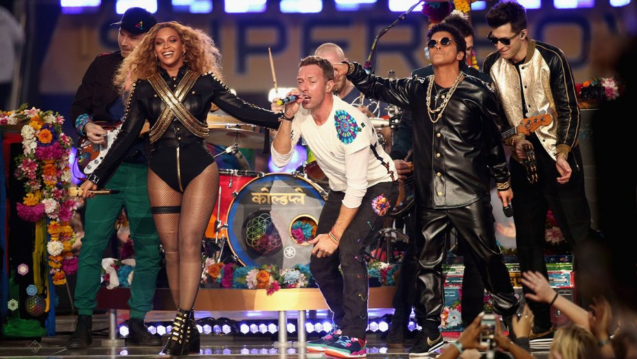 Beyoncé, Coldplay và Bruno Mars đã có một sân khấu Super Bowl đáng nhớ. Họ đã khiến đám đông cuồng nhiệt với sân khấu được 