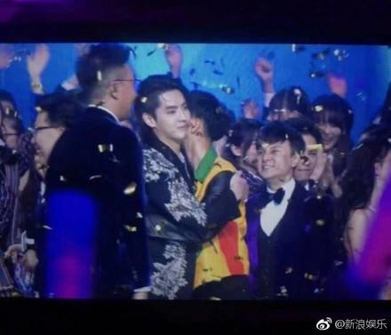 Nhìn hình ảnh này, ai mà tin được hai chàng trai này từng bị đồn là "kẻ thù không đội trời chung".