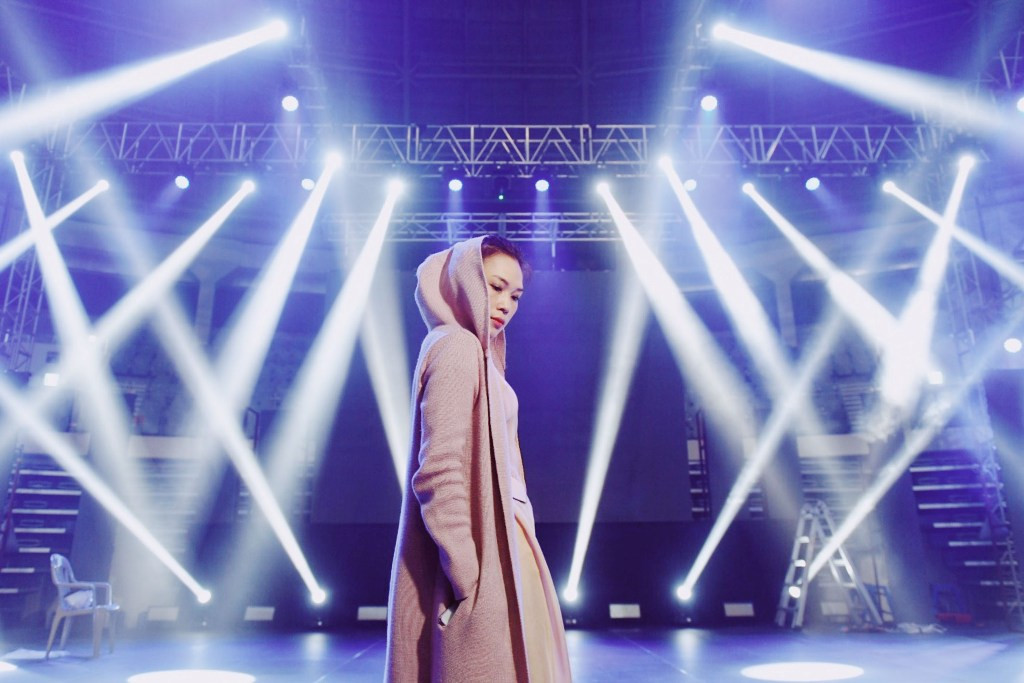 Liveshow “First Love” sẽ diễn ra vào lúc 19h ngày 20/10/2018, tại sân vận động Jangchung (Hàn Quốc).