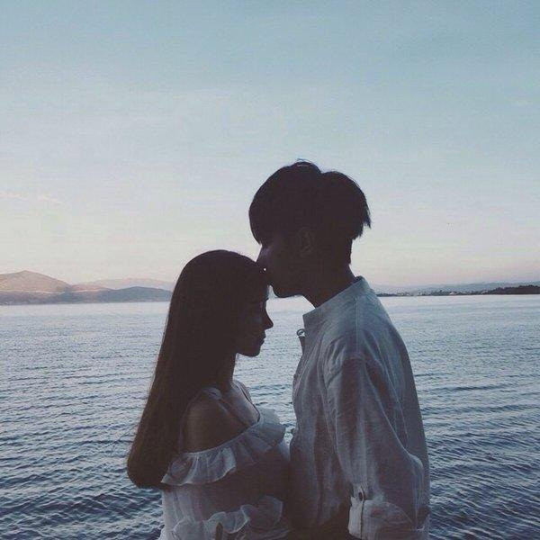 Cô gái không hề trách móc, trái lại còn động viên chàng trai. (Ảnh minh họa)