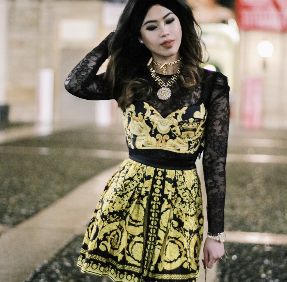 Tạm quên "rich kids" ở Sneaker Fest, đây mới là "Hội con nhà giàu" Việt Nam chính hiệu ảnh 11 Chiếc váy này là mẫu thiết kế đặc biệt từ thương hiệu Vesace và có giá