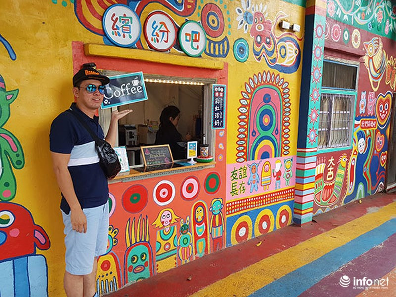 hay quán cafe trong làng đều được tô vẽ những bức tranh sinh động, đầu màu sắc