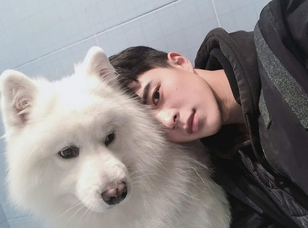 Chàng trai Trung Quốc nổi nhất mạng xã hội Việt Nam những ngày qua.