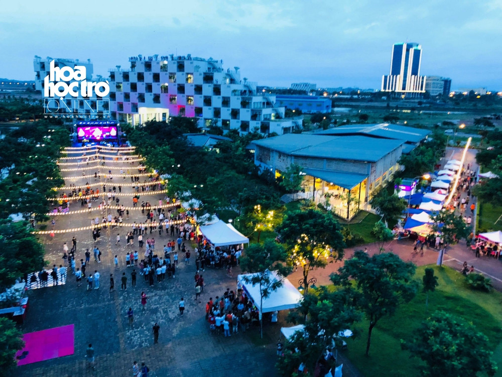 Toàn cảnh không gian hoành tráng của sự kiện "Đêm đừng đỡ".