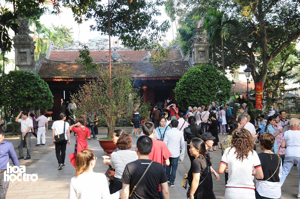 Đền Quán Thánh được xây dựng từ thời nhà Lý, có tên chữ là Trấn Vũ Quán.