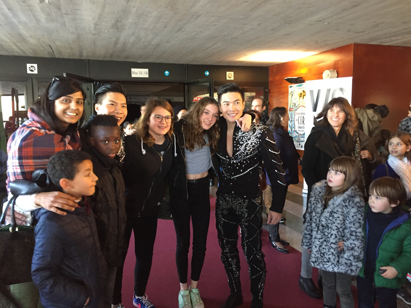 Quốc Cơ - Quốc Nghiệp được người hâm mộ vây kín ở Tây Ban Nha ảnh 3 Quốc Cơ - Quốc Nghiệp được người hâm mộ vây kín ở Tây Ban Nha ảnh 3