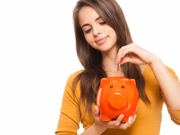 Bạn nên học cách tiết kiệm tiền càng sớm càng tốt.