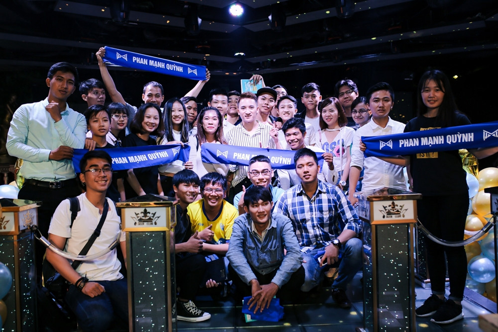 Phan Mạnh Quỳnh thể hiện "Vợ người ta" phiên bản EDM tại buổi gặp gỡ fan đầu tiên ảnh 5