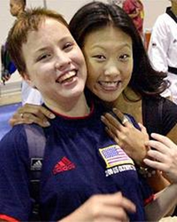 Đôi bạn Esther Kim và Kay Poe.