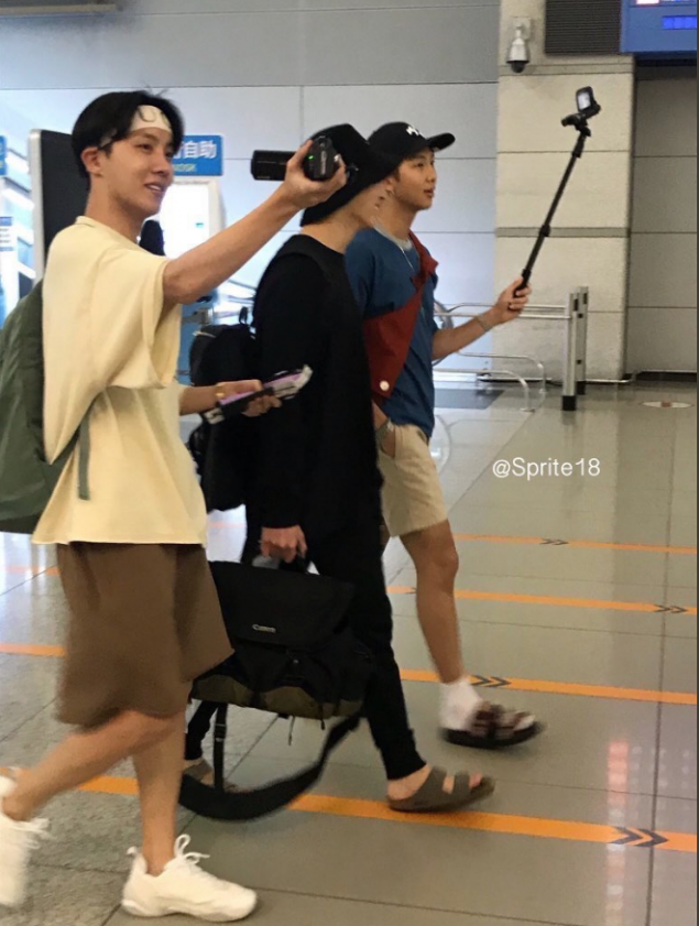 Fan nhanh chóng định vị được Jungkook nhờ bộ đồ đen này