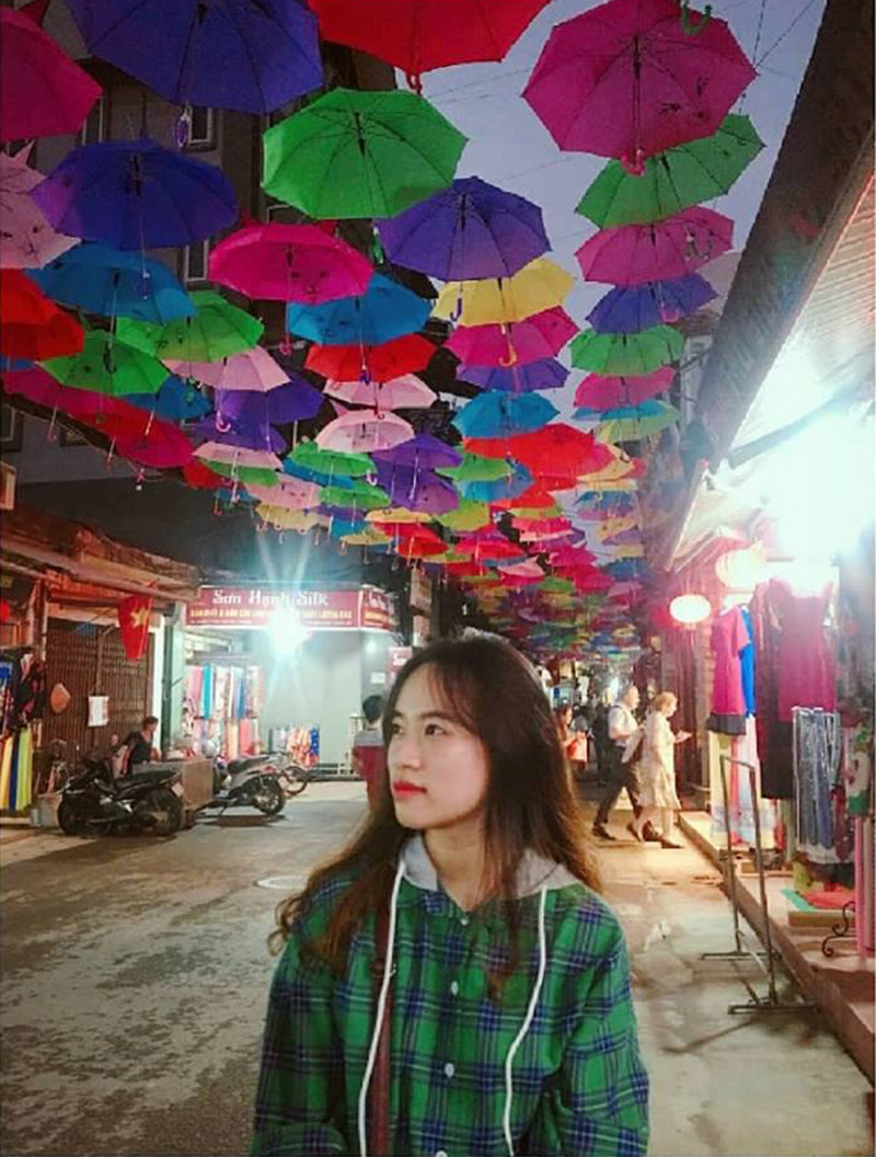 Các bạn trẻ còn chờ gì mà không nhanh chân đến để chụp ngay một bức ảnh khoe hội chị em bạn dì nhỉ?