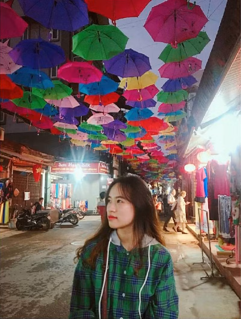 Các bạn trẻ còn chờ gì mà không nhanh chân đến để chụp ngay một bức ảnh khoe hội chị em bạn dì nhỉ?