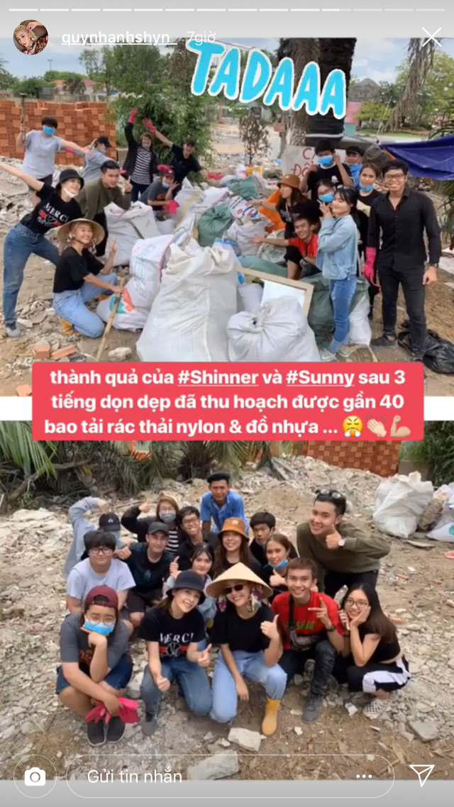 Sau 3 tiếng tích cực dọn dẹp, phân loại rác cho vào bao bì, nhóm bạn trẻ cảm thấy phấn khởi khi hoàn thành được một công việc ý nghĩa.