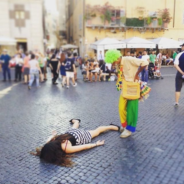 Stefides trên một con phố ở Rome. Stefides trên một con phố ở Rome.