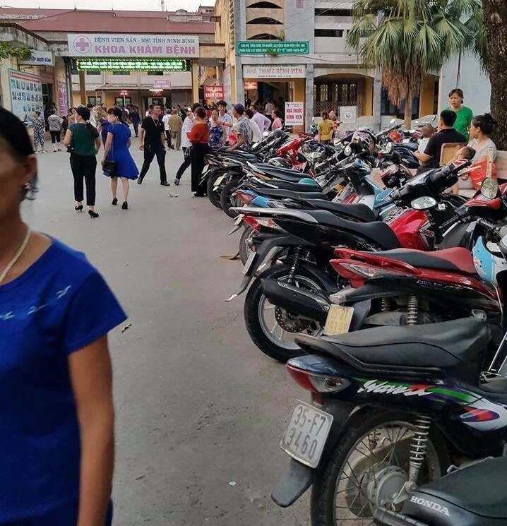 Sở Y tế đã điều tiết đưa 150 em học sinh vào Bệnh viện Sản Nhi Ninh Bình để điều trị. Hơn 40 cháu học sinh khác vào Trung tâm Y tế Dự phòng điều trị. Sở Y tế đã điều tiết đưa 150 em học sinh vào Bệnh viện Sản Nhi Ninh Bình để điều trị. Hơn 40 cháu học sinh khác vào Trung tâm Y tế Dự phòng điều trị.