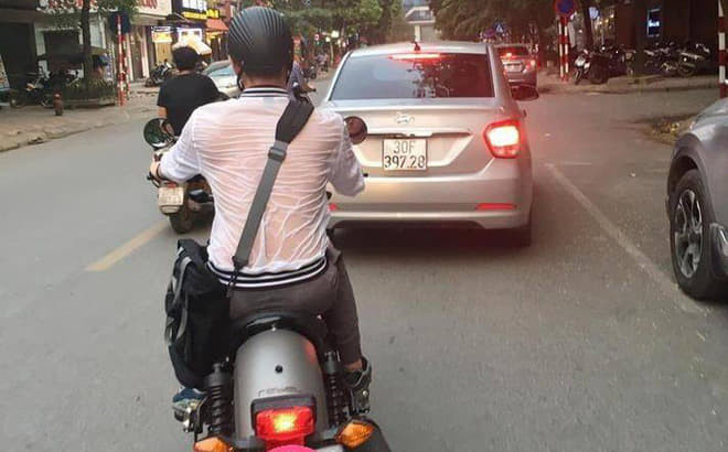 Hình ảnh người đàn ông áo ướt đẫm vì cái nóng tháng 4. (Ảnh: Internet)