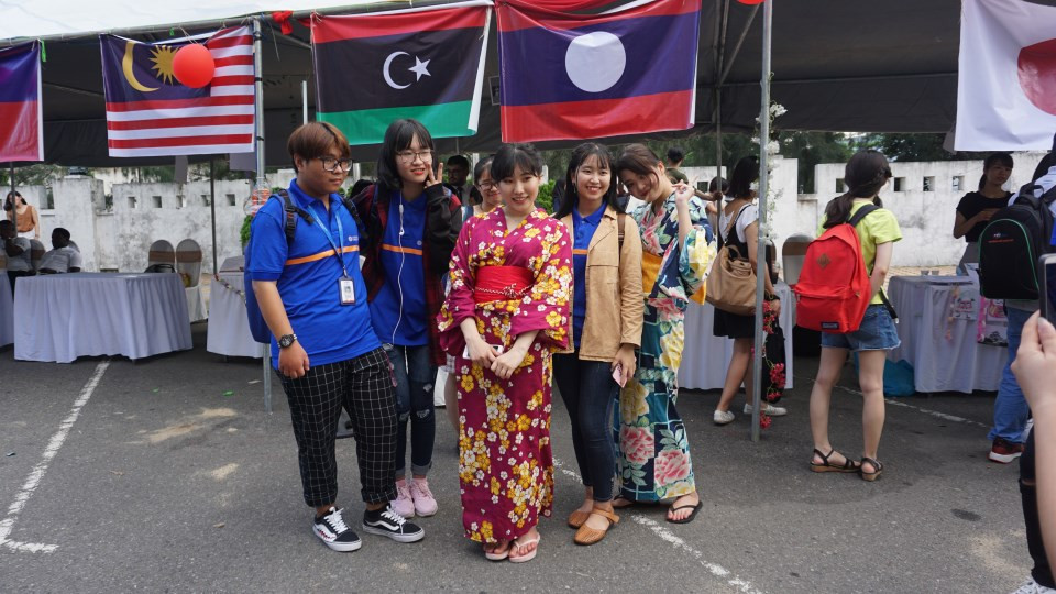 Ngày hội văn hoá quốc tế cũng cho sinh viên nước ngoài không gian và cơ hội “quậy” hết mình.