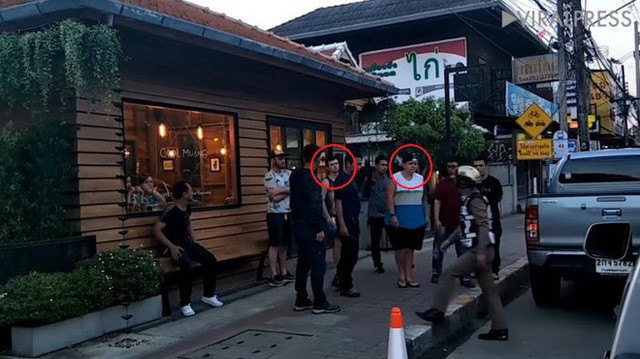 Hai vị khách bị cảnh sát tóm gọn ở khách sạn.