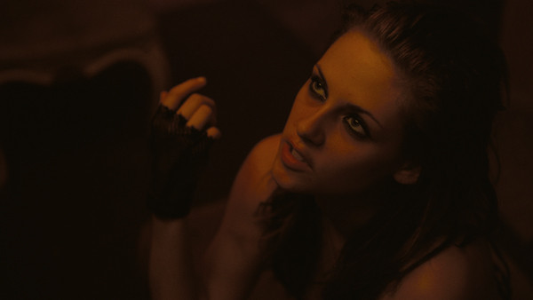 Kristen nhập vai xuất thần trong Welcome to the Rileys.