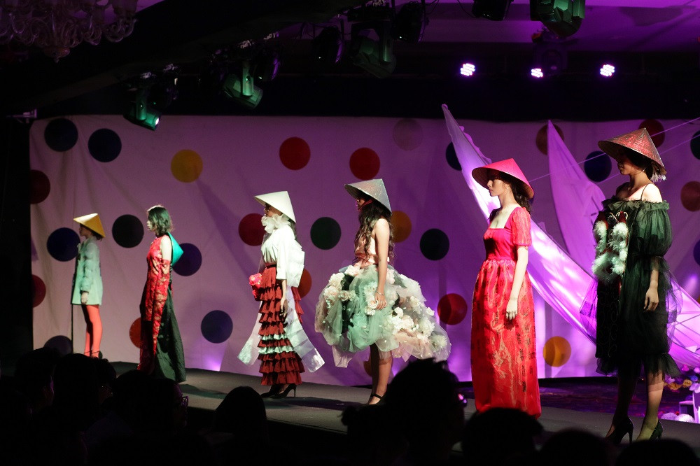 Những bộ thiết kế được lấy cảm hứng từ truyến thống, gợi những điều bình dị, thuần khiết nhất. 