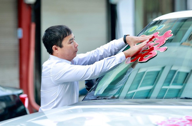 Sau gần một năm tìm hiểu, sáng nay (2/12), đám cưới giữa Á hậu Ngô Thanh Thanh Tú và CEO Nguyễn Thành Phương đã chính thức diễn ra.