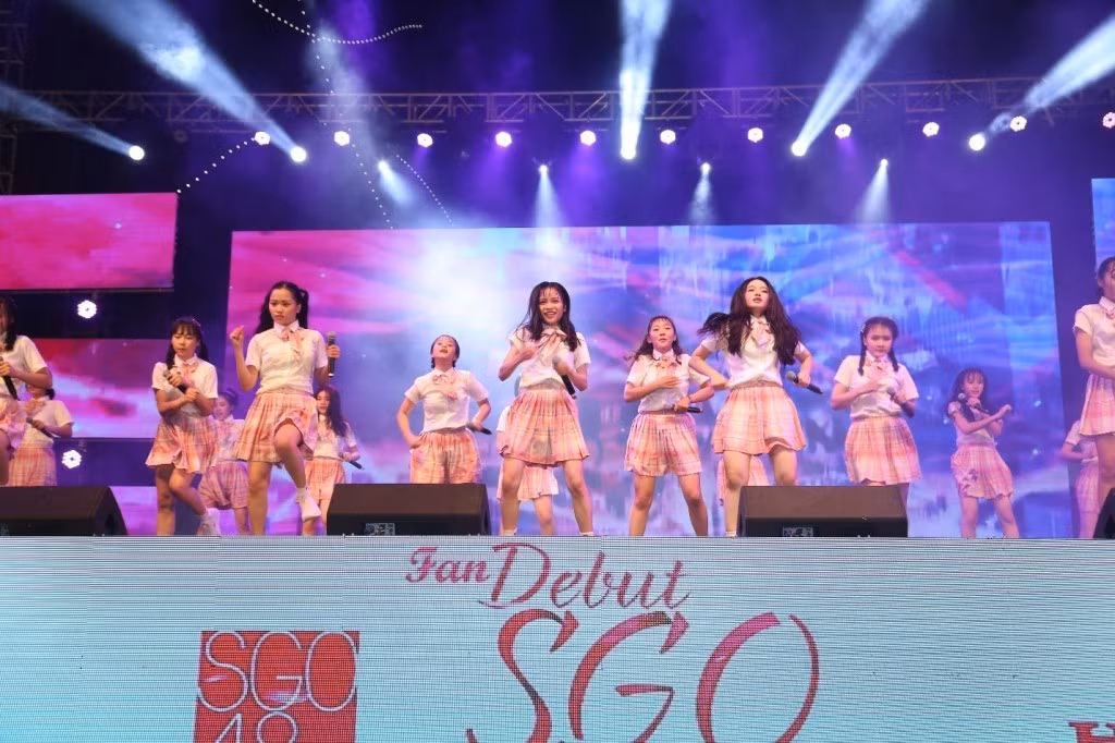Vượt qua hơn gần 8000 thí sinh và 3 vòng thi tuyển, 28 thành viên của SGO48 gây ấn tượng bởi phong cách trình diễn đầy tự tin và tràn đầy năng lượng.