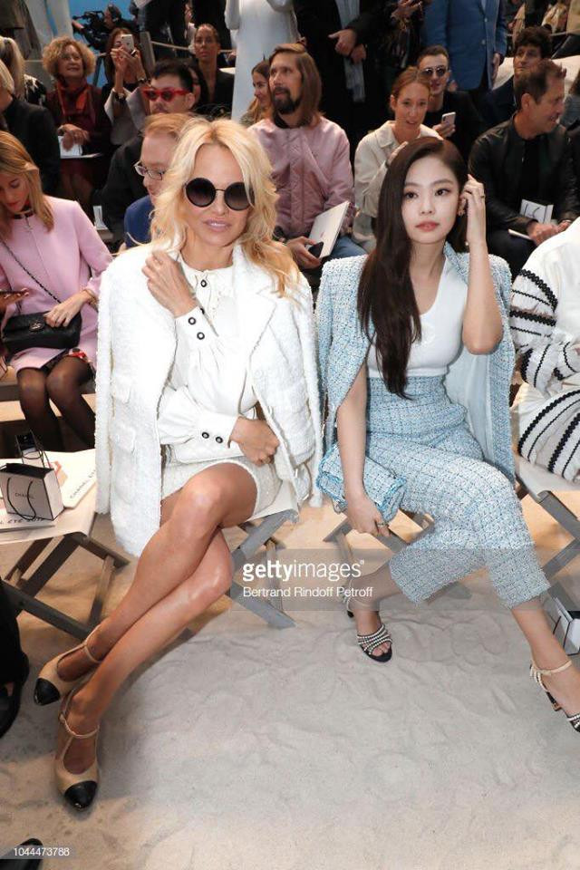 Các fan đều cho rằng Jennie có khả năng chinh phục mọi trang phục tưởng chừng như 