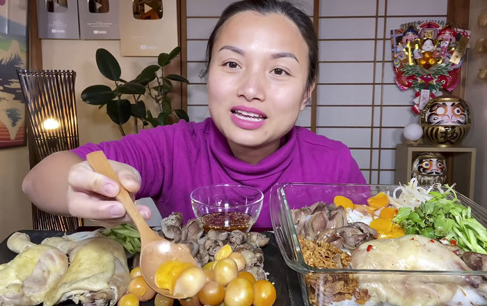 Bé Sa xuất hiện trong vlog gần đây của Quỳnh Trần JP sau thời gian dài đứng ngoài khung hình do luật mới từ YouTube. (Ảnh: Quỳnh Trần JP/ YouTube)