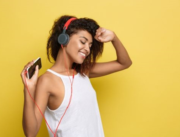 Bây giờ thì teen nghe nhạc thế này cơ.