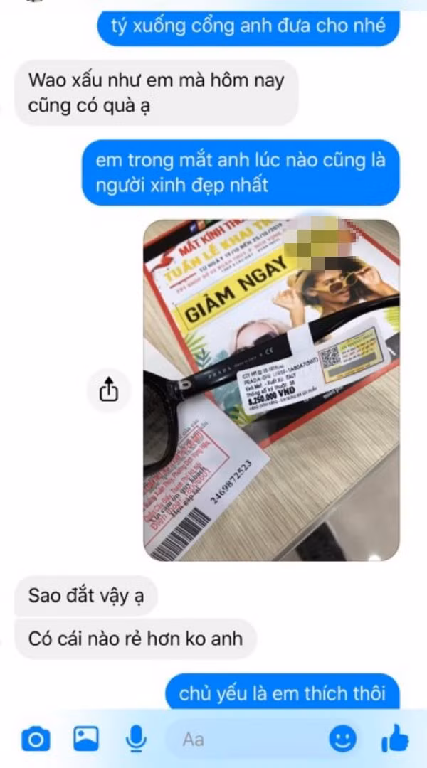 Chiếc kính hàng hiệu chàng trai đi mua tặng bạn gái nhân ngày 20/10.