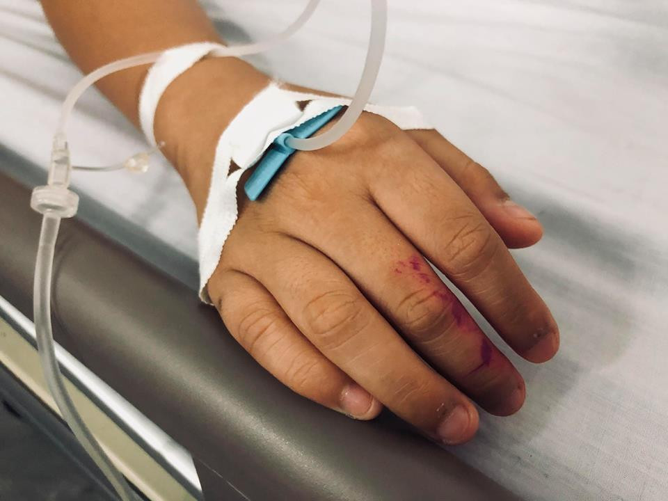 Ảnh thông tin tình trạng của diễn viên nhí Hữu Khang (Ảnh: Đinh Tuấn Vũ)