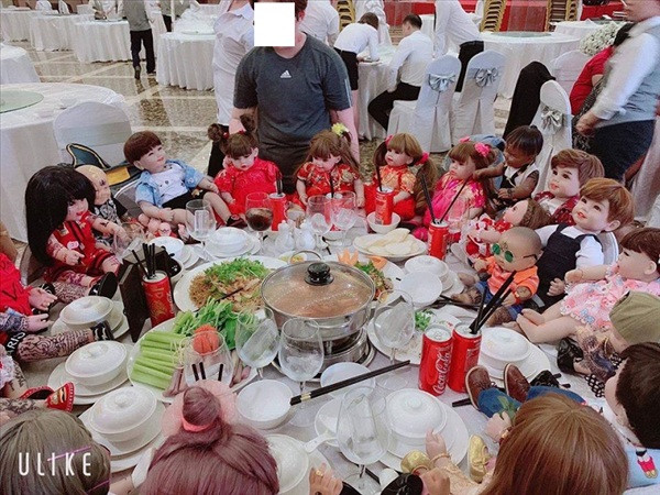 Mỗi búp bê đều có suất ăn riêng như người.