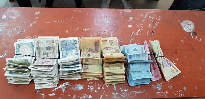 Từ 1 nghìn đến 50 nghìn đồng, cứ chịu khó tiết kiệm là sẽ... giàu to.