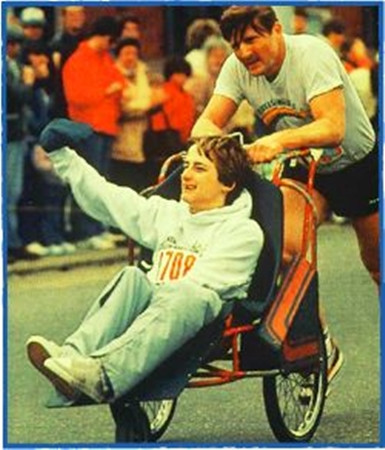 Ông Dick Hoyt và người con trai bị bại não.