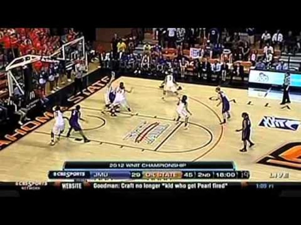 Cứ có thi đấu bóng rổ là cả nhà tôi tập trung quanh cái TV.