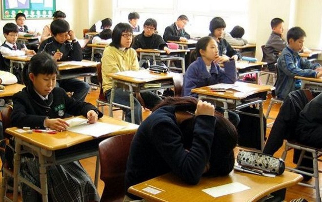 Đây là hình ảnh thường thấy trong mỗi lớp học ở Hàn Quốc. Đây là hình ảnh thường thấy trong mỗi lớp học ở Hàn Quốc.