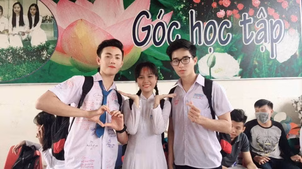 Cậu bạn không chỉ điển trai mà còn sở hữu chiều cao lý tưởng 1m80 luôn nhé!