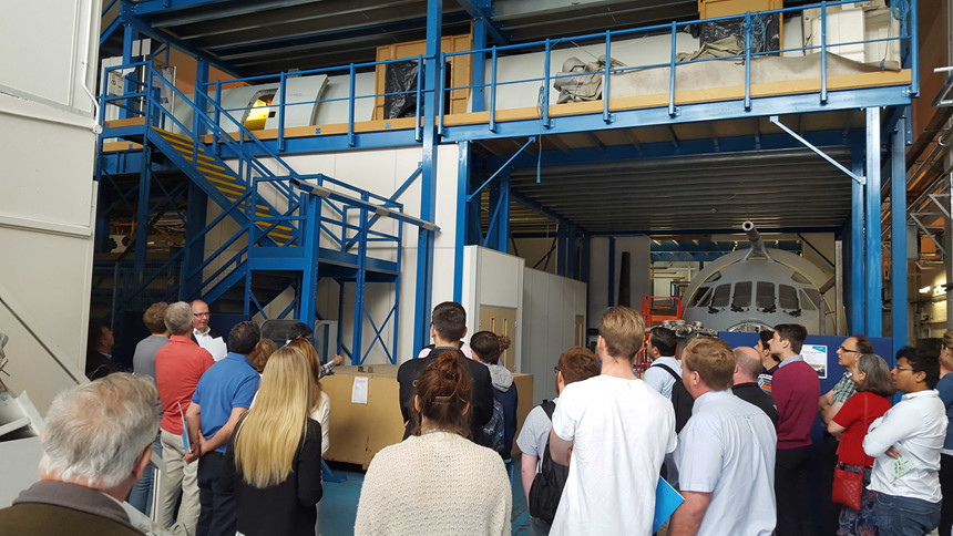 Trường Đại học duy nhất ở châu Âu có sân bay và đội bay riêng ảnh 7