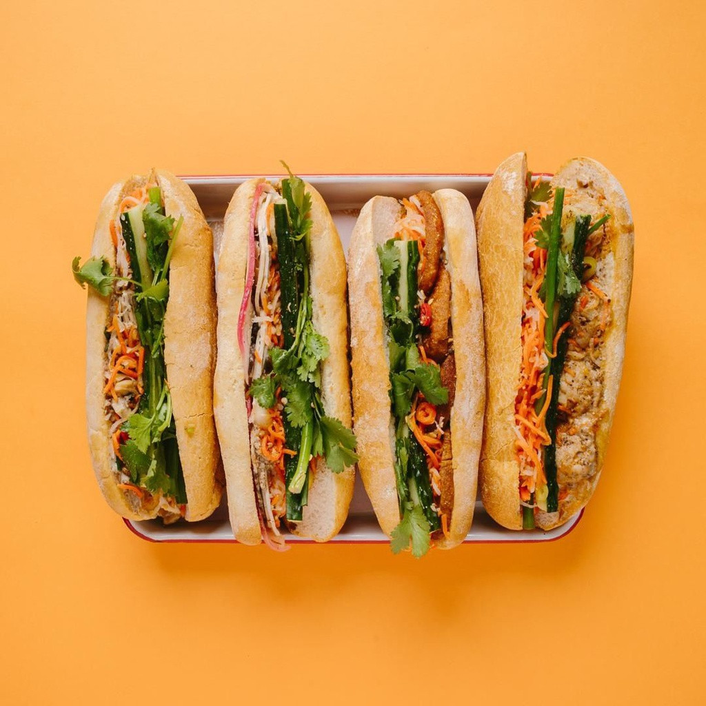 Ảnh: Le Petit Saigon, go_delivers go_delivers.