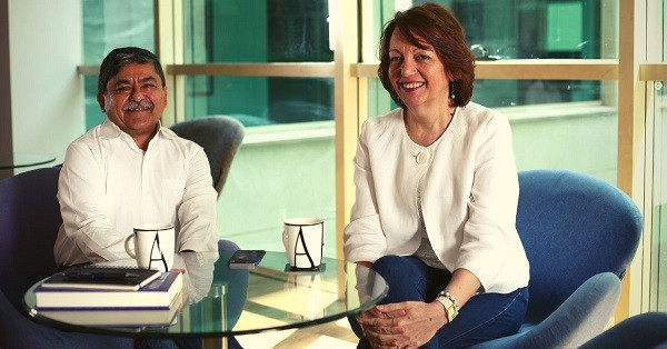 Joyti Sagar và chồng.