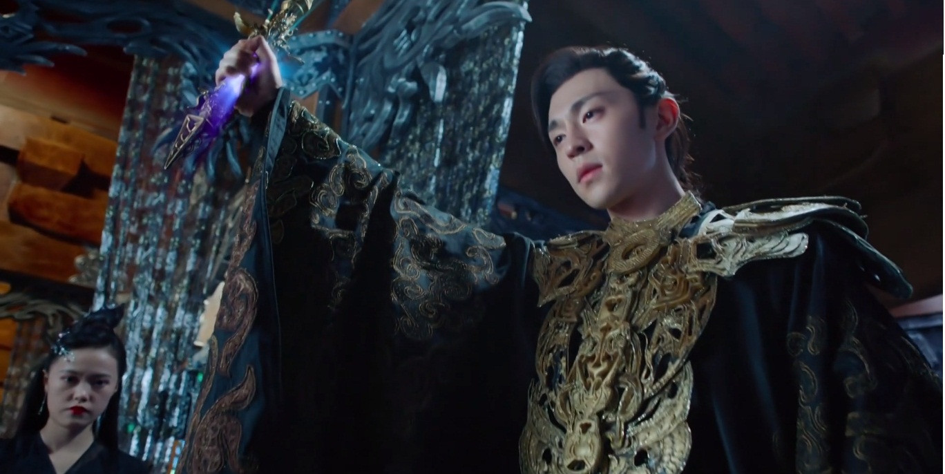 Húc Phượng từ bỏ thần tịch để trở thành Ma Tôn ở Ma giới.