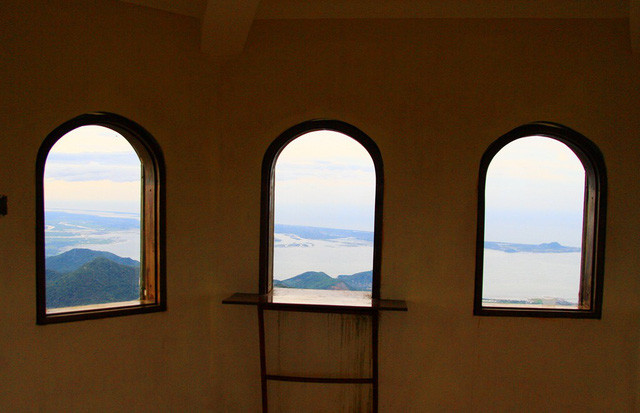 Nhiều ô cửa sổ nhìn về 12 phía