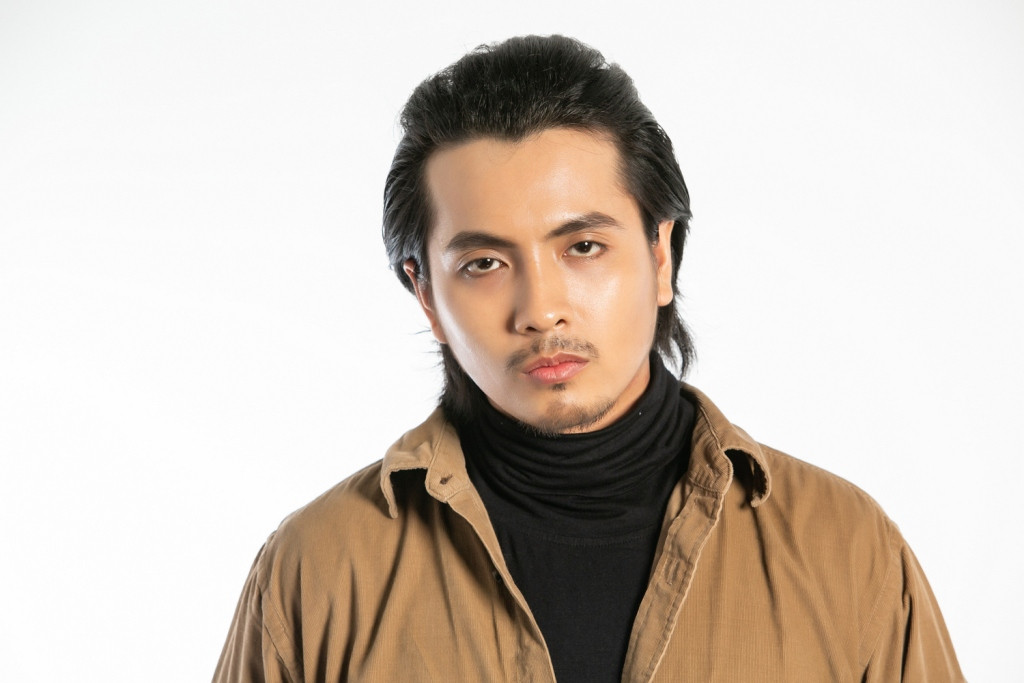 Thanh Tùng sở hữu vẻ ngoài phong trần, nam tính.