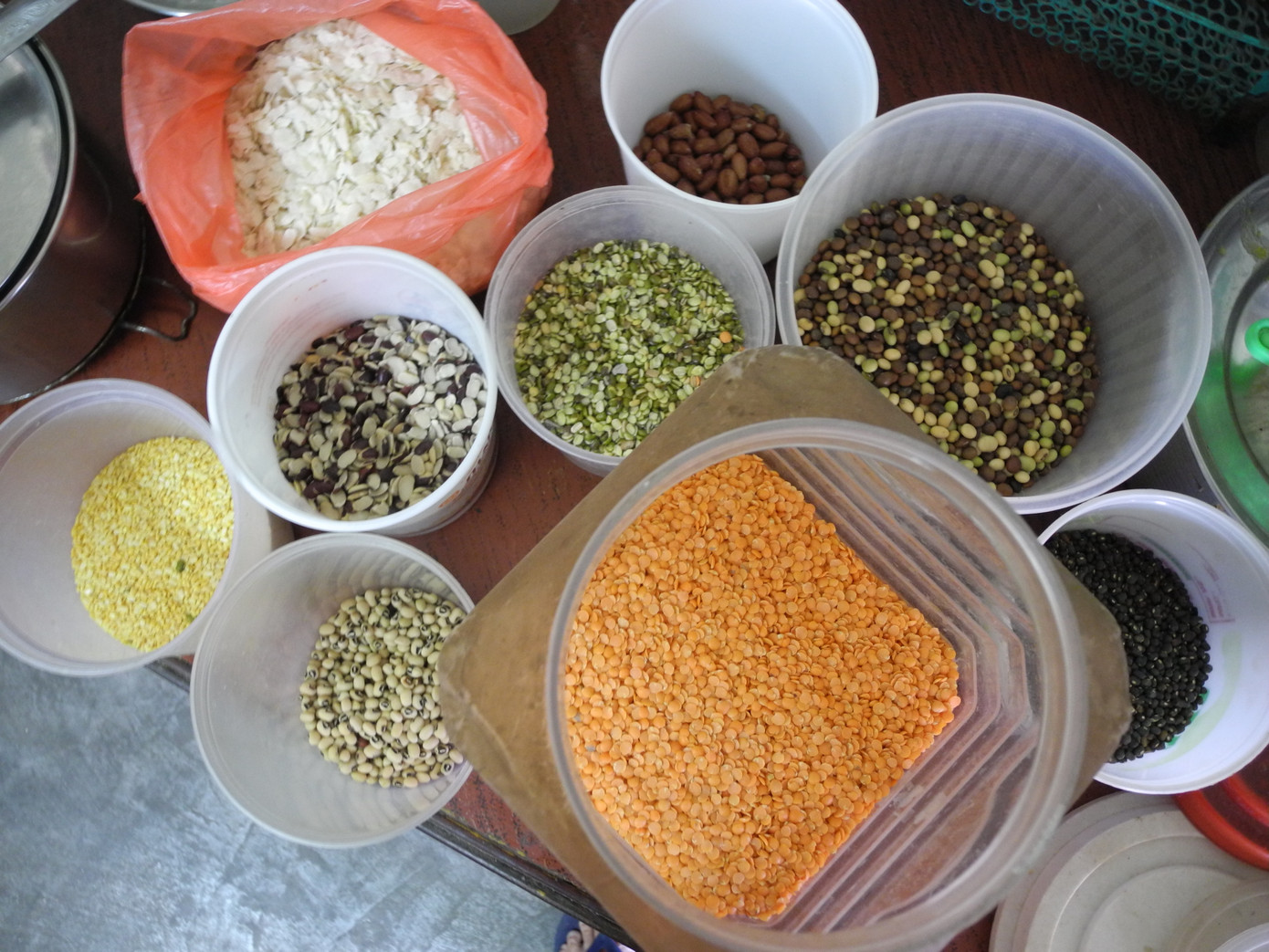 Trong căn bếp của người Nepal trữ rất nhiều loại đậu