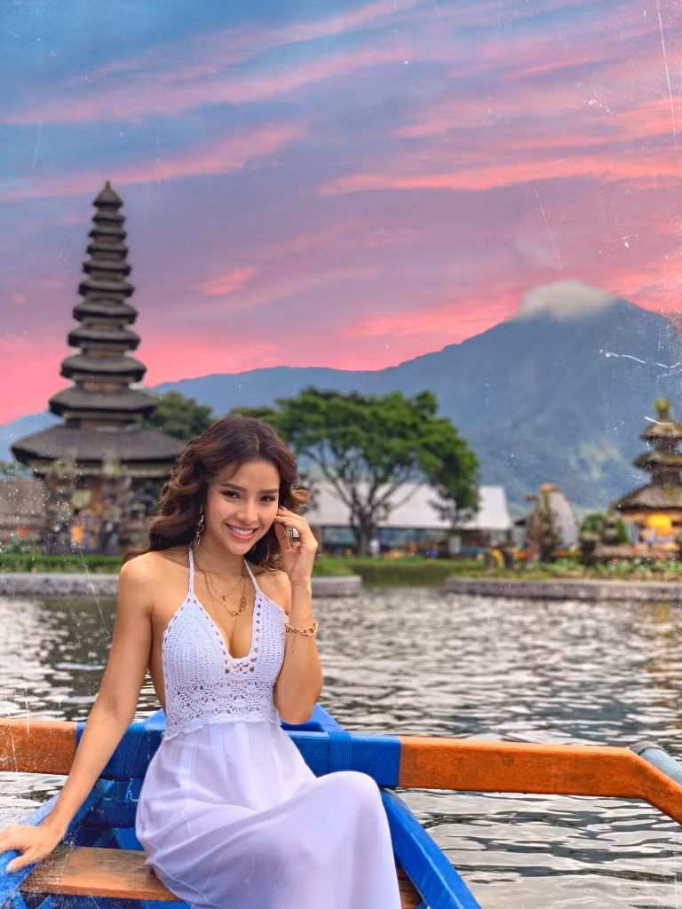 Diện những trang phục gợi cảm khéo léo khoe vóc dáng, Phương Trinh Jolie tự tin phô diễn tối đa lợi thế hình thể.