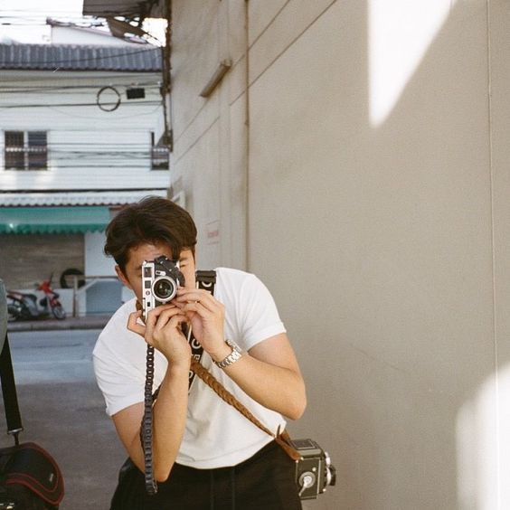 Ngoài chơi thể thao, chơi đàn, hát hay, học giỏi thì "con nhà người ta" còn rất thích chụp ảnh.