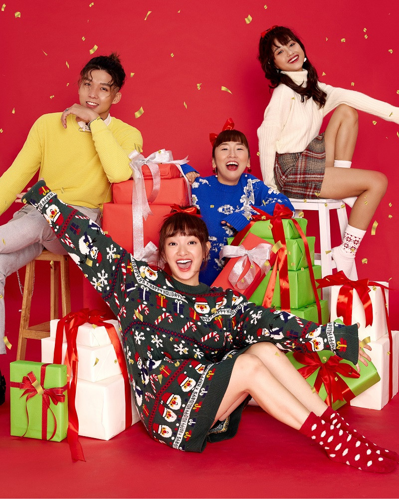 Mừng Giáng Sinh, hội nhà KAT tung bộ ảnh tươi trẻ, thể hiện không khí mùa lễ hội.