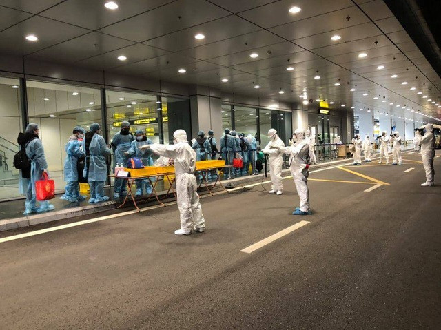 Việc tiếp nhận 29 người Việt và tổ bay được bố trí tại một khu vực riêng tại sân bay để tránh ảnh hưởng tới hoạt động khai thác tại đây.